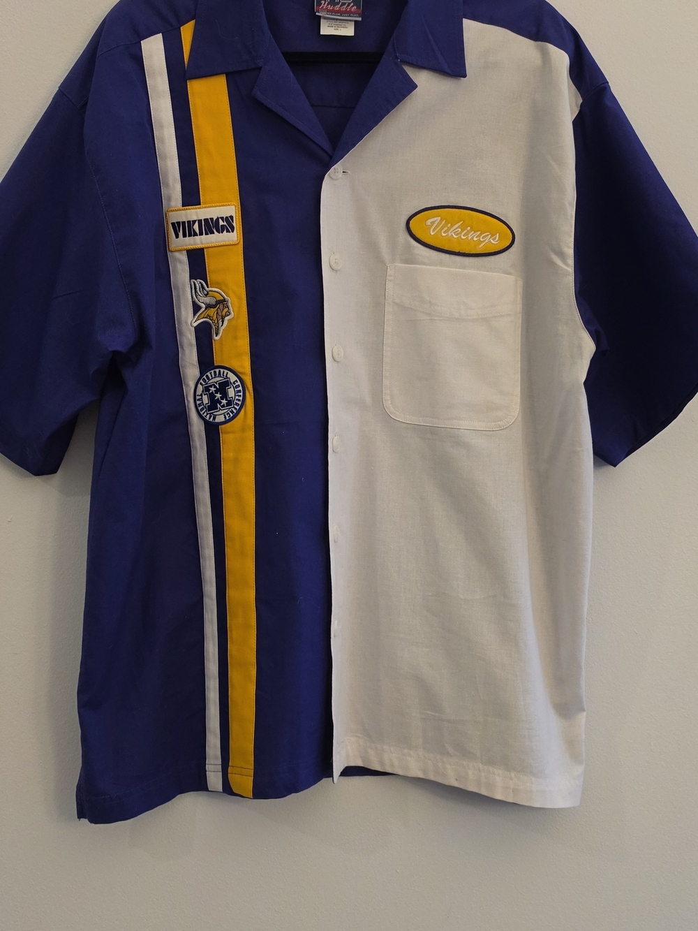 Minnesota Vikings Short-Sleeve Button-Down Shirt in Purple & White